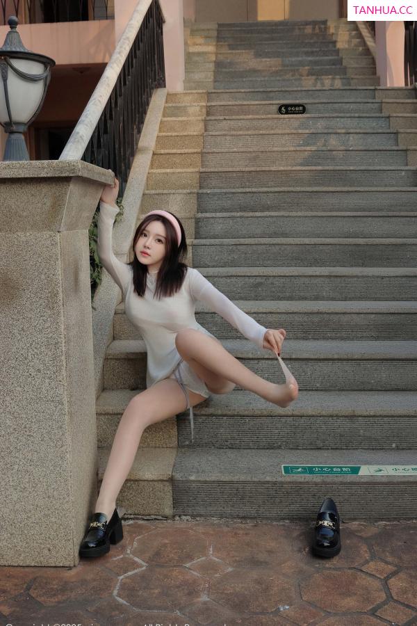   [XiuRen]高清写真图 2025.02.21 No.9923 小薯条nienie 美乳性感第22张图片